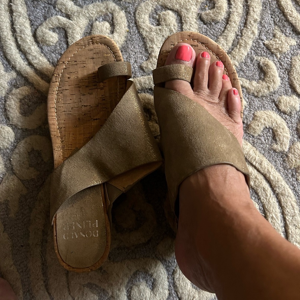 Donald Pliner wedge